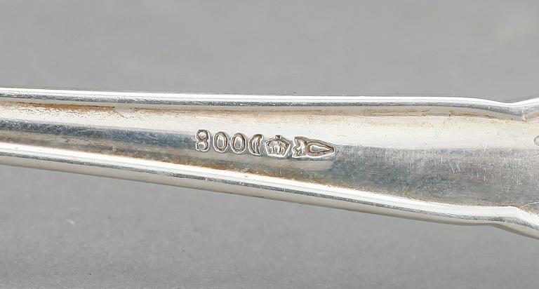 FISKBESTICK, 24 delar, silver, Tyskland, 1900-talets första hälft. Vikt ca 1154 gram.