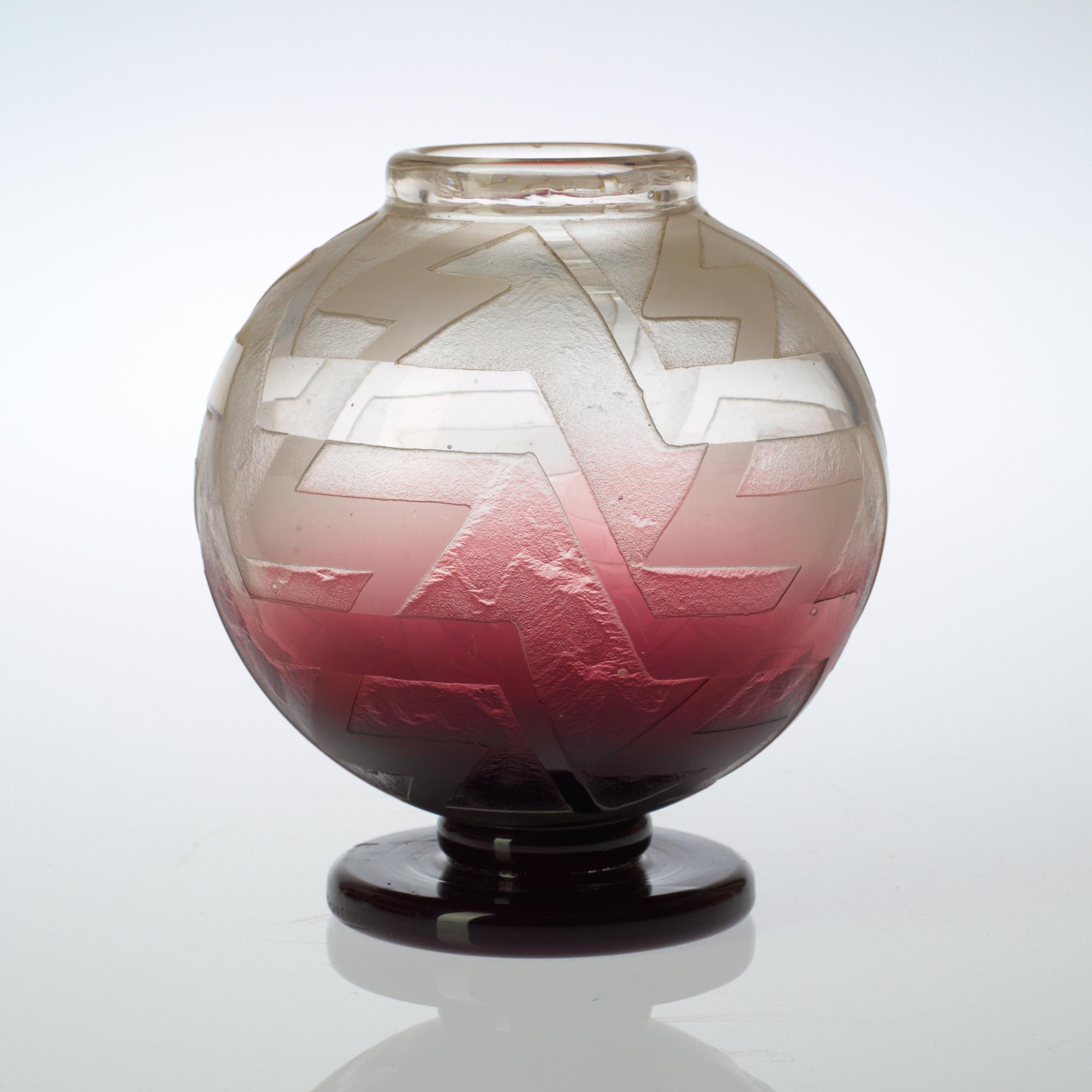 A Schneider 'Série Z' glass vase, France 1924-30.