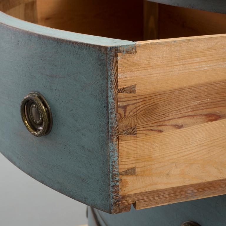 BYRÅ, gustaviansk stil, tidigt 1900-tal.