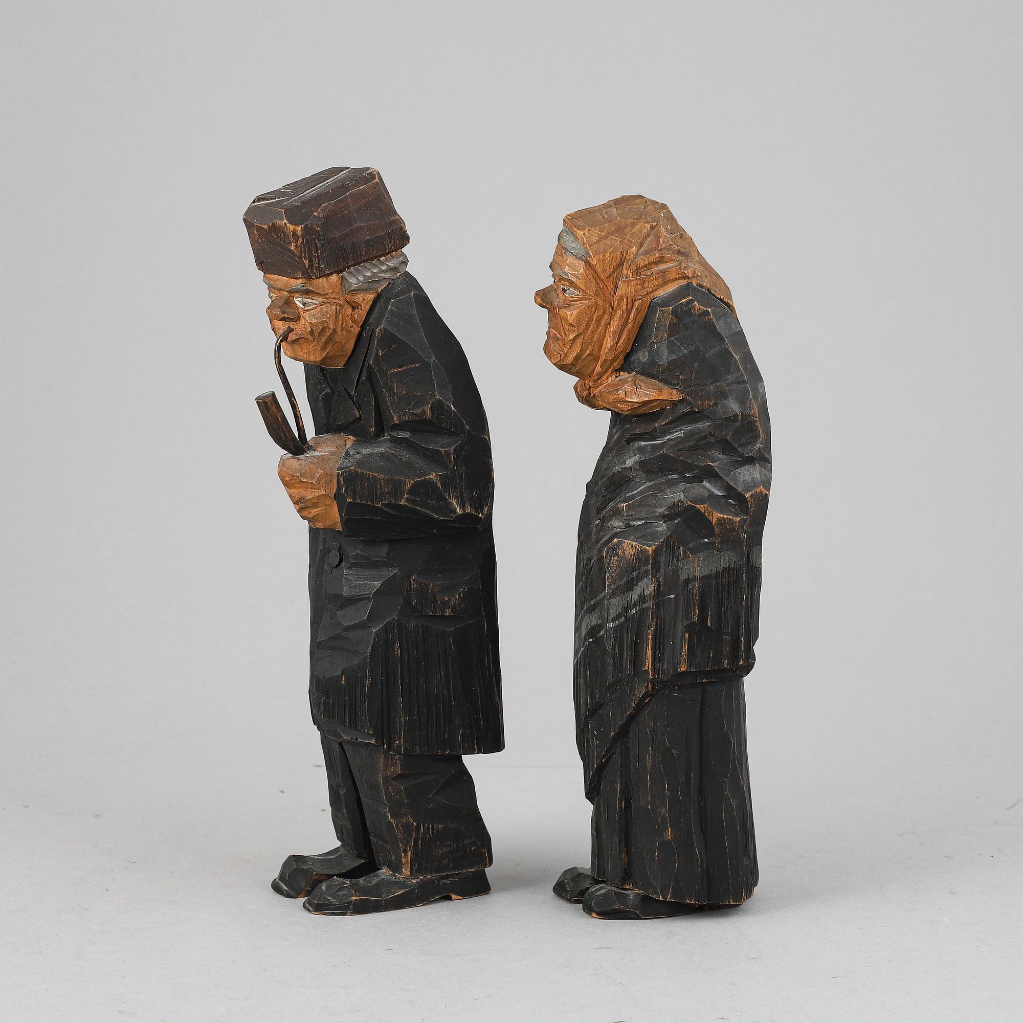 Unknown artist 20th Century, sculpture. A pair. Unsigned. Height 24.5 cm and 24 cm.