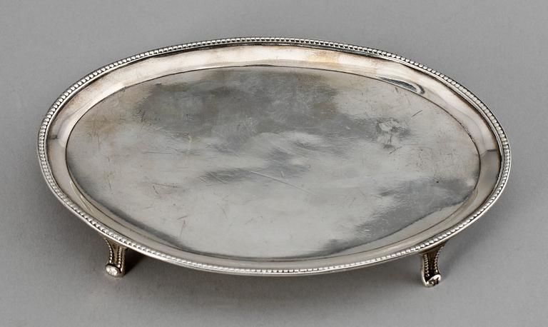 BRICKA, silver, Robert Hennell I, London, 1785. Vikt 120g.