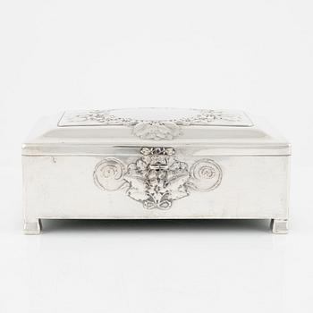 A silver box, CG Hallberg Stockholm 1911.