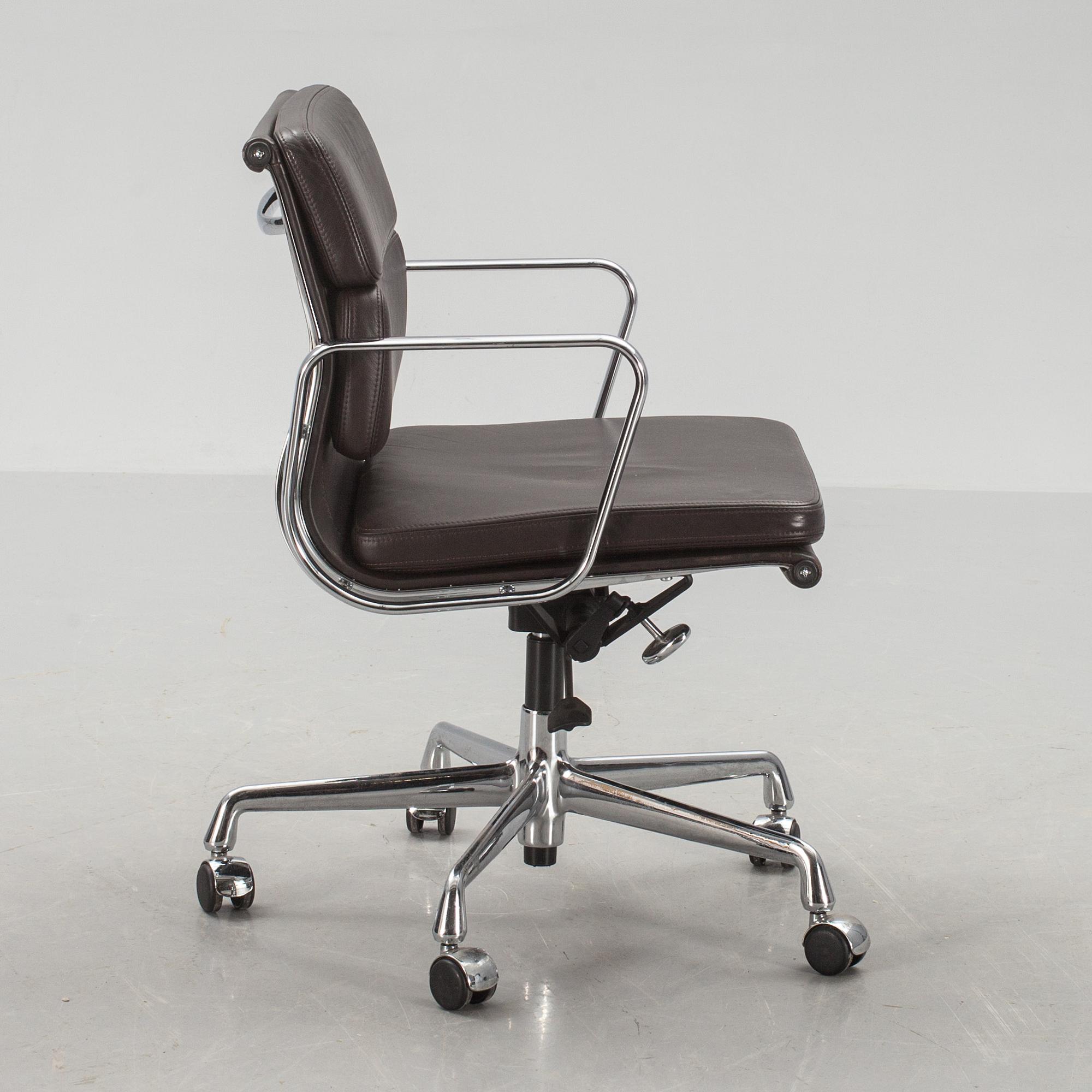 SKRIVBORDSSTOL, "Softpad/EA217", Charles & Ray Eames, Vitra, märkta.