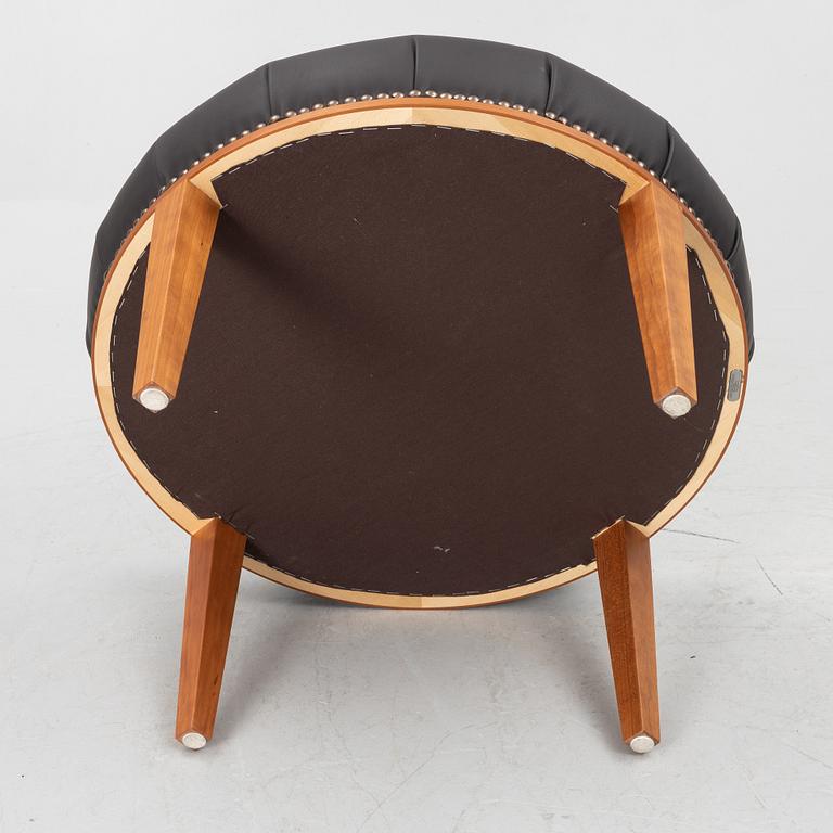 Josef Frank, a model B 647 ottoman, Firma Svenskt Tenn.