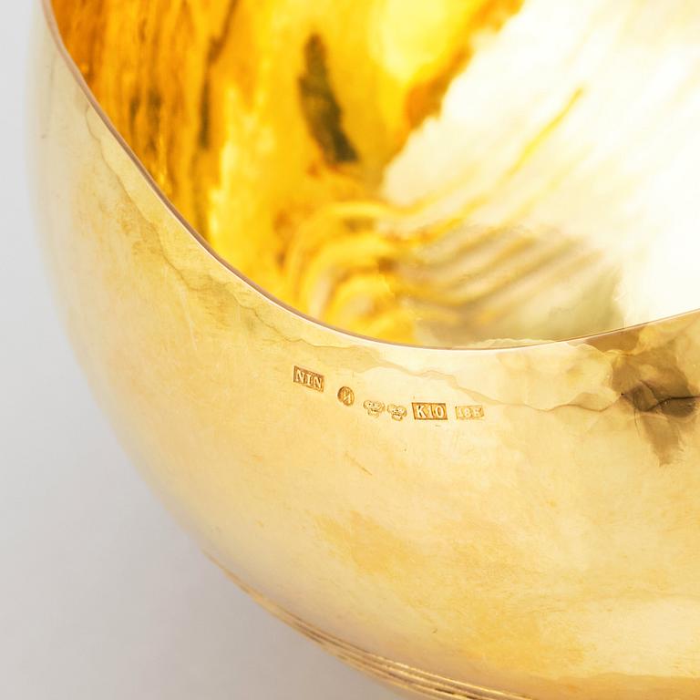 Nils Nisbel, an 18K gold bowl, Sigtuna Sweden 1984.