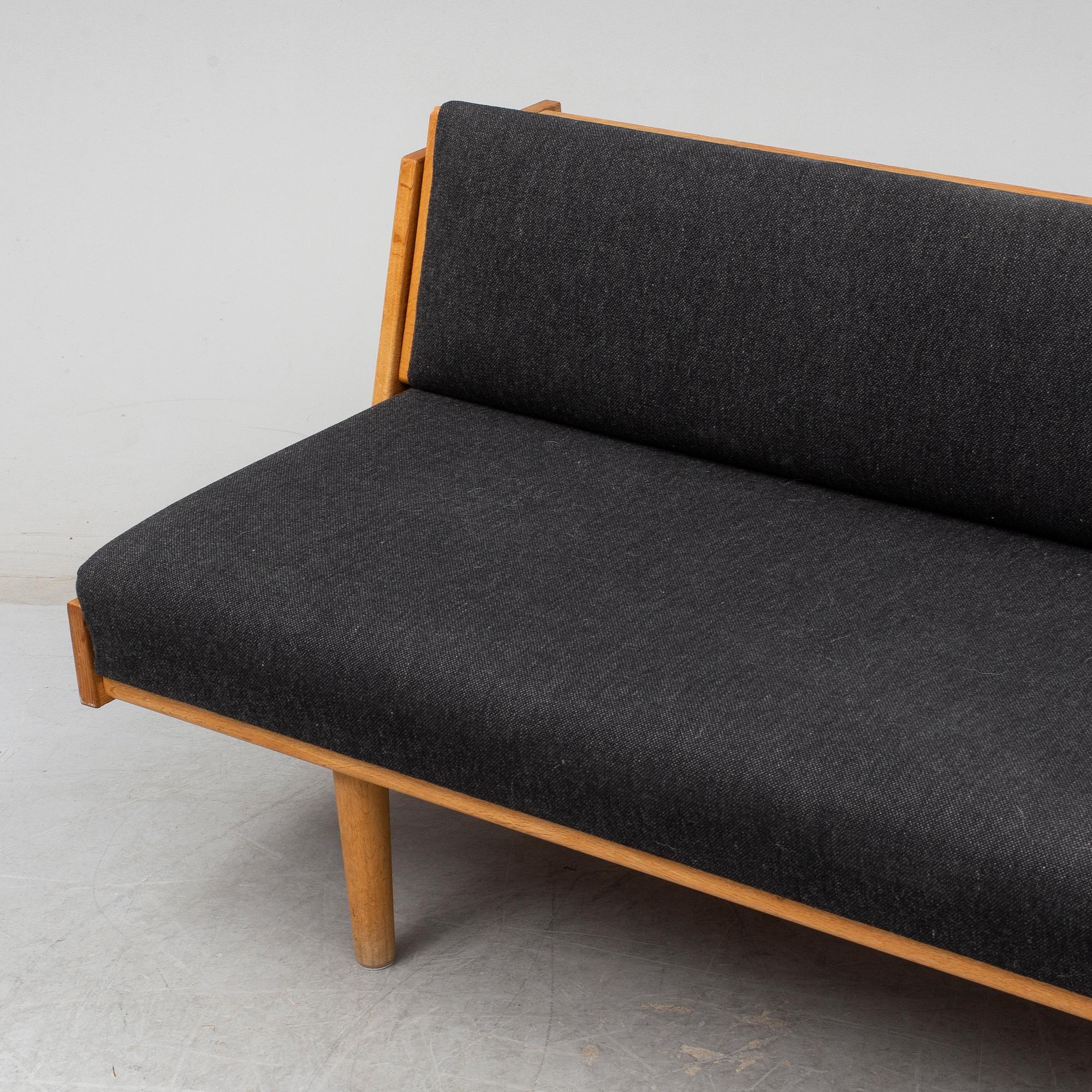 HANS J WEGNER, sofa, 'GE-258', Getama, Denmark. Mid 20th century.