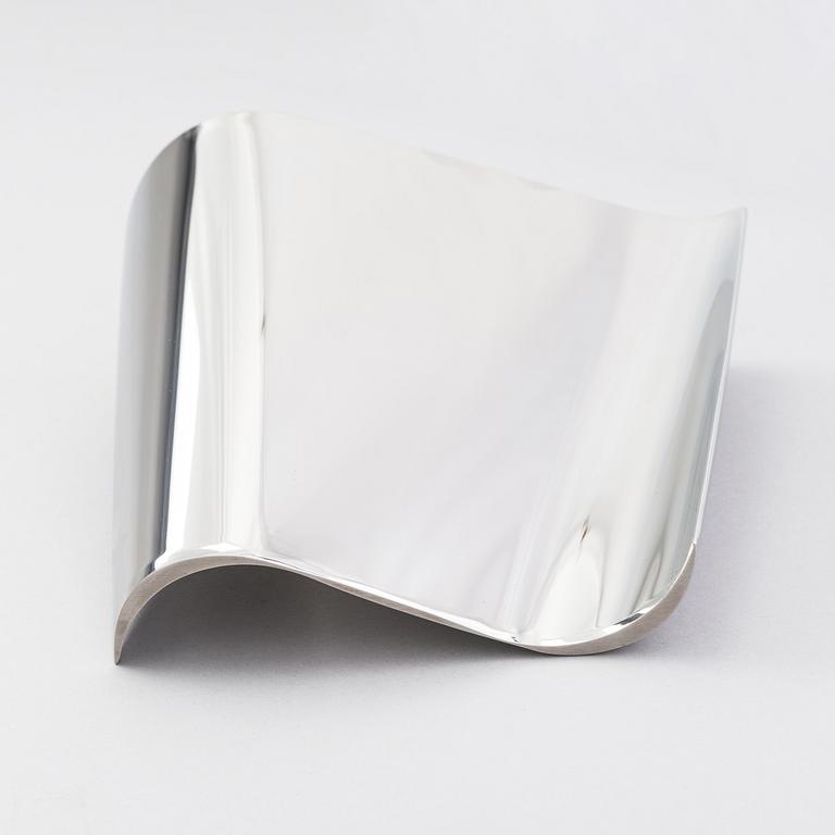 Pekka Piekäinen, A stainless steel vase "Finlandia". Nikama Design, Oulu.