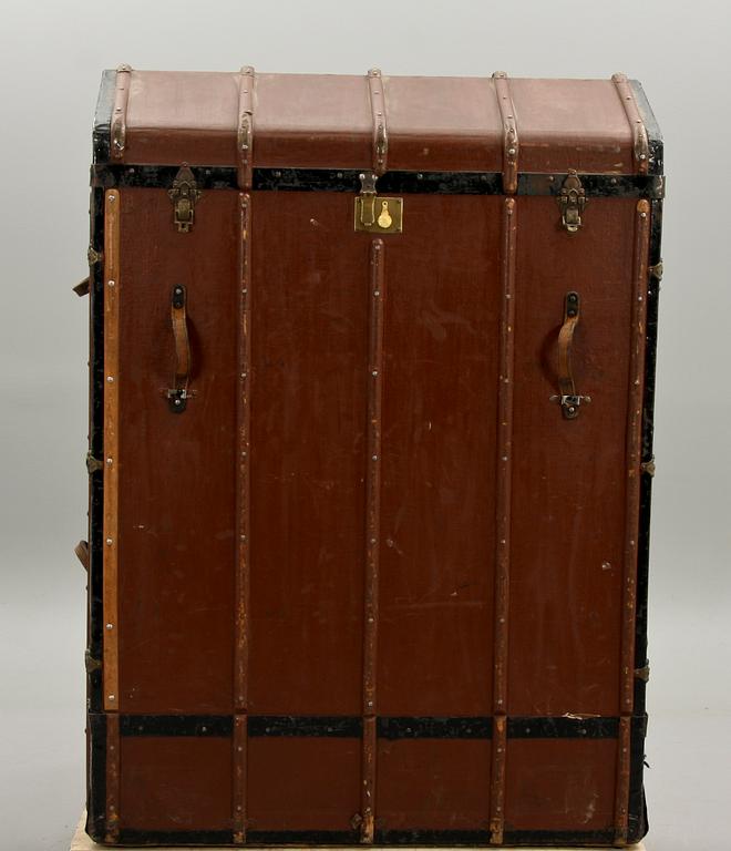 RESEKOFFERT/GARDEROB, 1900-talets första hälft.