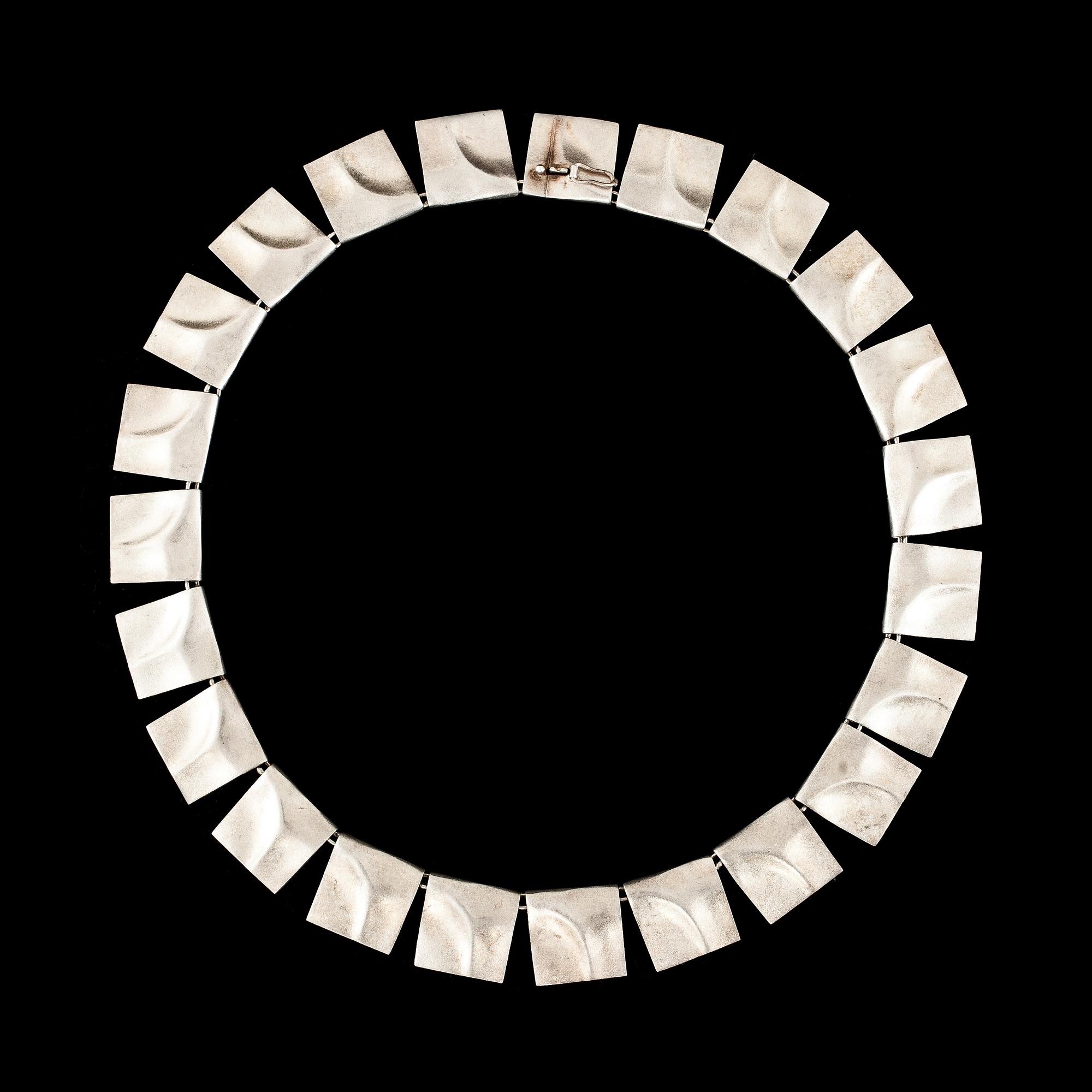 COLLIER, sterling-silver, Lapponia, design Björn Weckström, Finland 1995. Vikt ca 60 g.