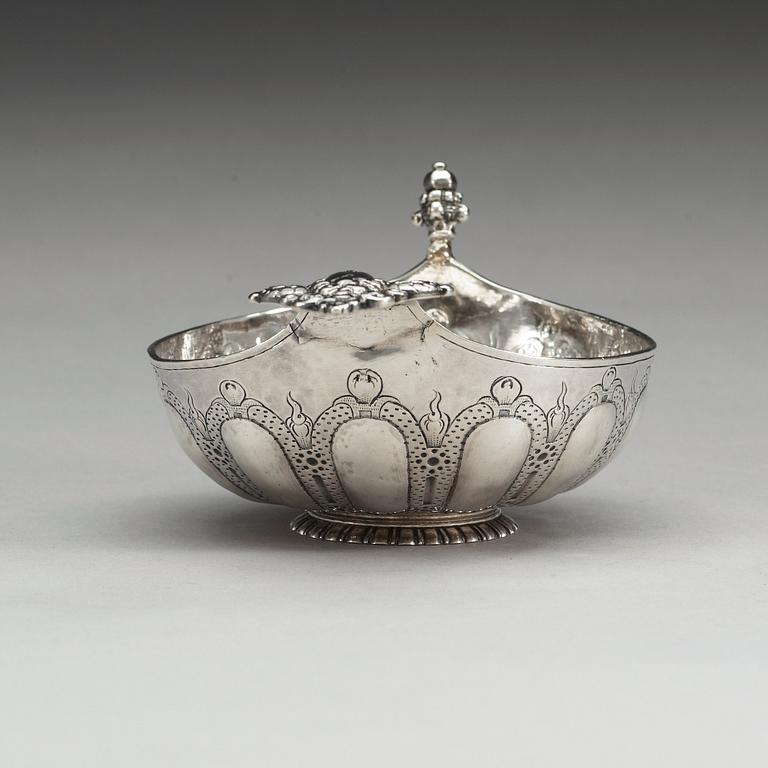 A Swedish early 17th century silver kovsh, marks of Anders Düsterbach, Stockholm (-1588-1612).