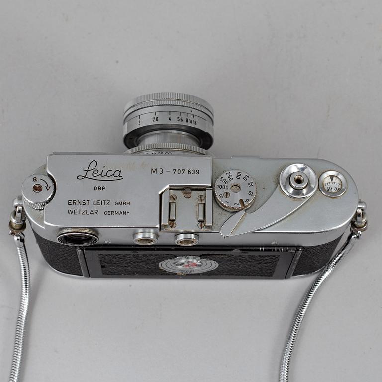 A LEICA M3, 1954, with objectives and accessoaries.