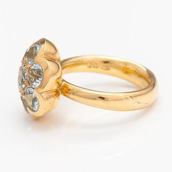 RING "Pepparkaka", 18K guld, topaser. Ofelia Jewelry, Helsingfors.