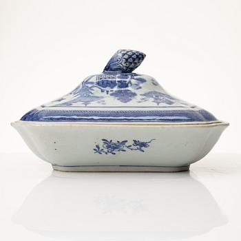 Karott med lock, porslin. Qingdynastin, Jiaqing (1796-1820).