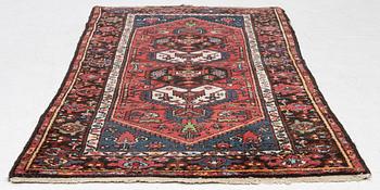An Oriental rug, approx. 200 x 105 cm.