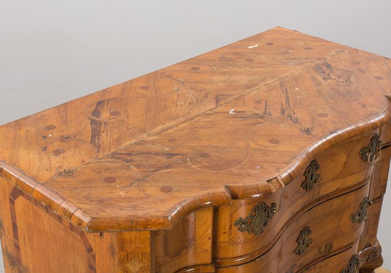 A 18TH CENTURY  CHEST OF DRAWERS FROM THE SOUTHERN EUROPE.