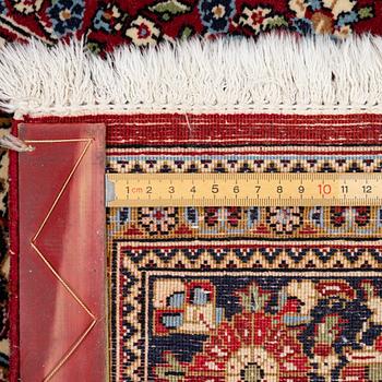 Ghom carpet, approx. 155 x 106 cm.