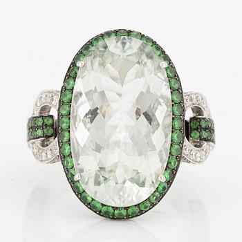 Ring in 18K gold with a faceted prasiolite.