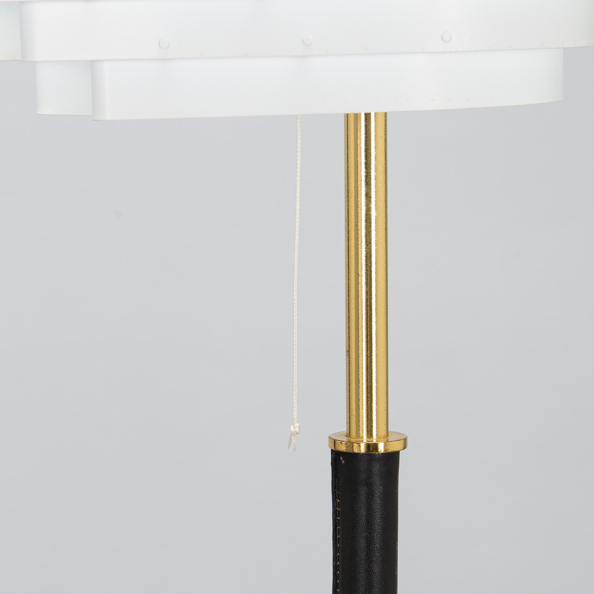 Alvar Aalto, golvlampa A805, "Änglavinge". Valaisinpaja, 1900-talets slut.