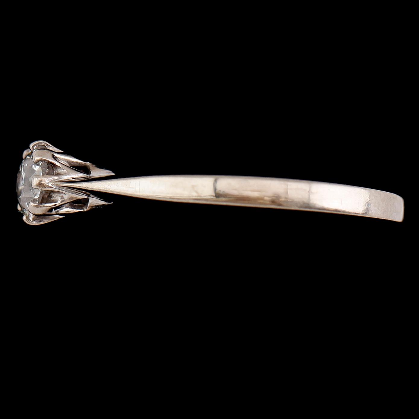 RING, 18 k vitguld, Stigbert, Stockholm 1975, briljantslipad diamant, ca 0.59 ct. Vikt 2,8 g.
