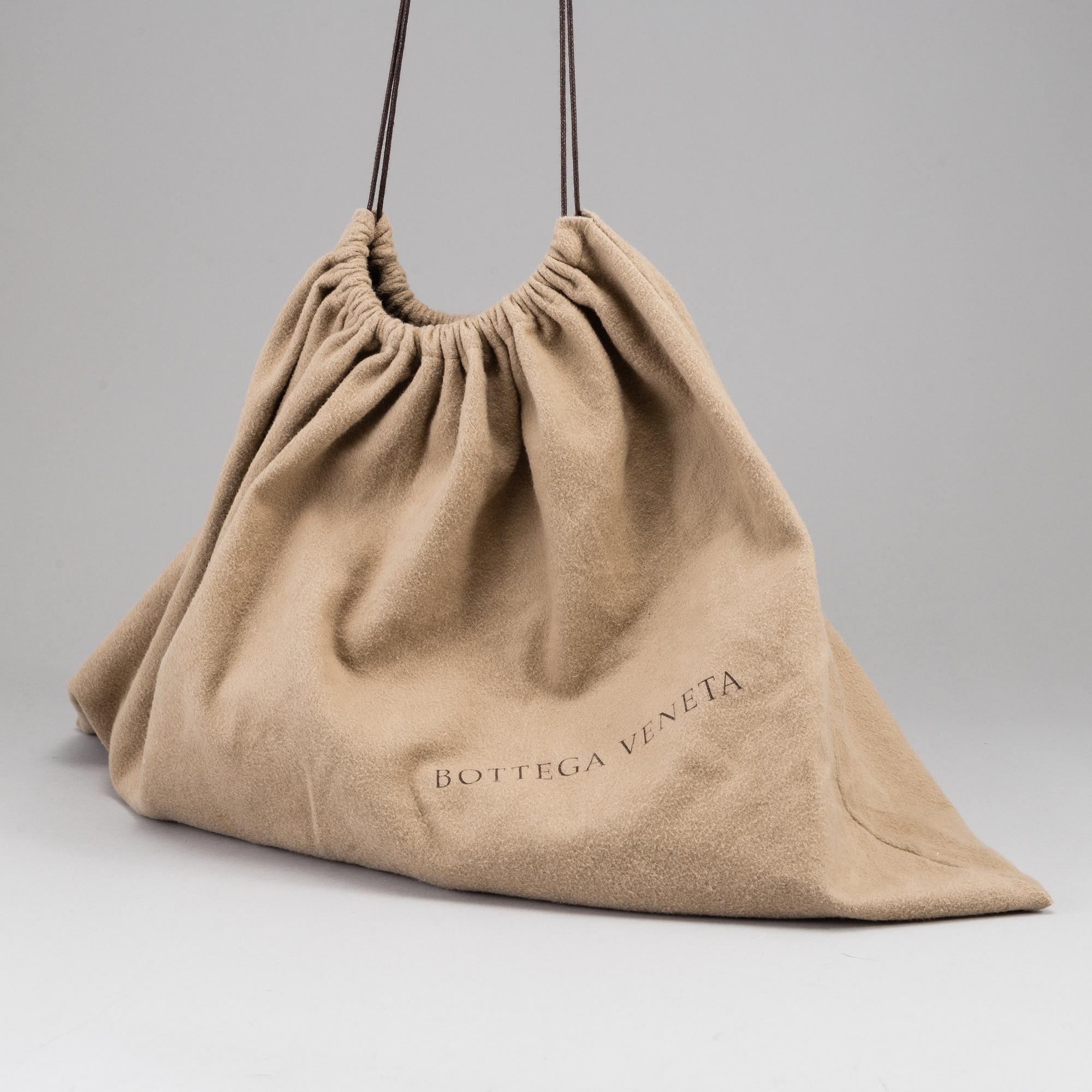 BOTTEGA VENETA, black letaher bag.