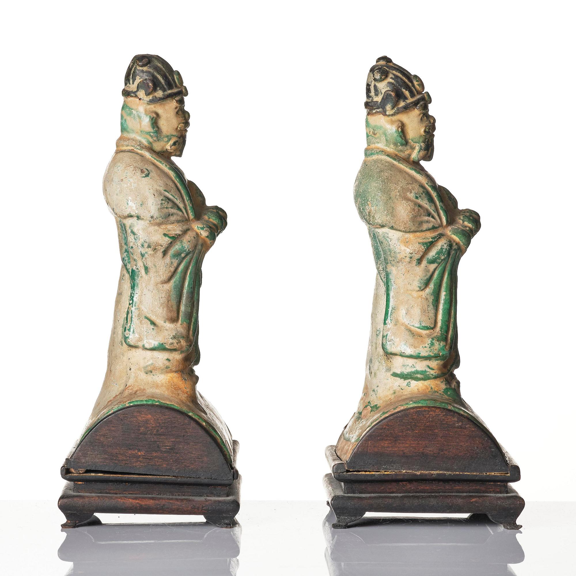 A pair of green and yellow glazed roof tiles figures, Ming dynasty (1368-1644).