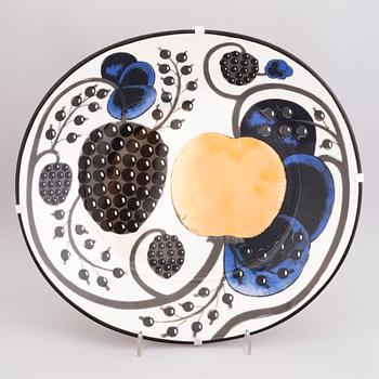 BIRGER KAIPIAINEN. A decorative porcelain dish, "Elegance/5", numbered 196. Pro Arte, Arabia.