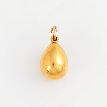 Hänge, ägg, 14K (56) guld, cabochonslipad rubin. Troligen Ryssland, ca 1900.