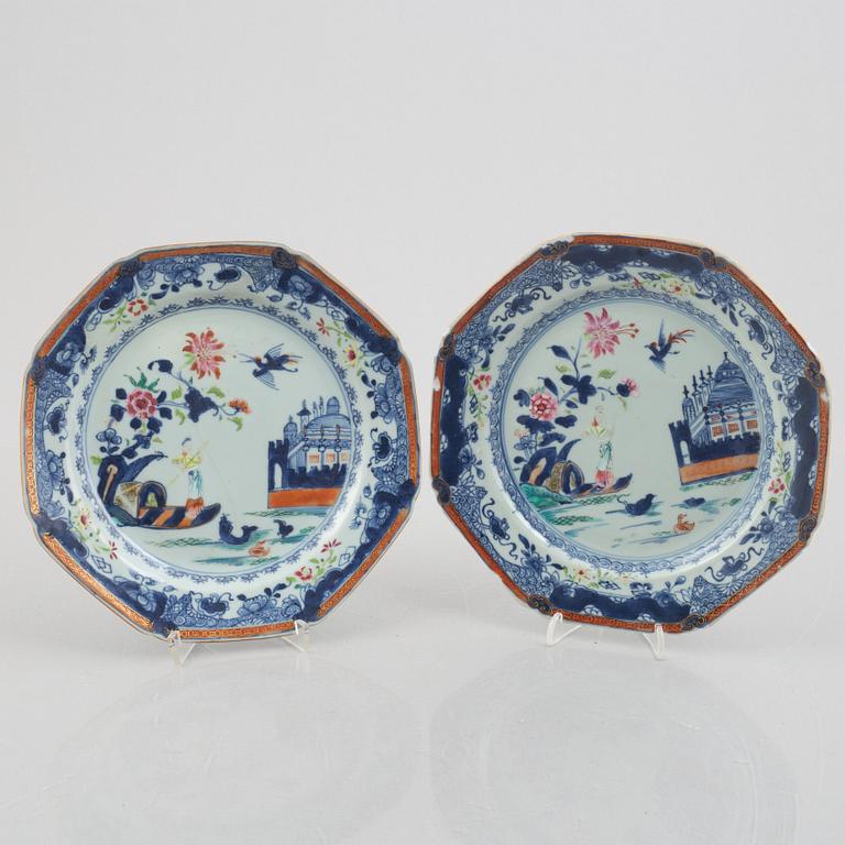 Five pieces of blue and white Chinese porcelain, Qing dynasty, 18th-19th century.