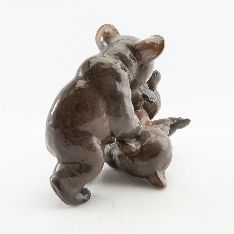 Fritz Heidenreich figurine of playful bears, porcelain, mid/second half of the 20th century.