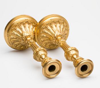 LJUSSTAKAR, ett par, Louis XVI-stil, brons, 1800-tal.