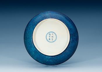 1543. A 'peacock turquoise glazed' dragon dish, Ming dynasty, with Xuande´s six character mark and of the period (1425-1435).