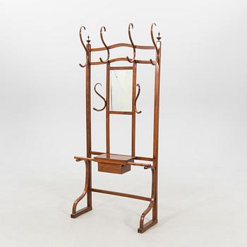 Hallmöbel/rockhängare 1900-talets första hälft.