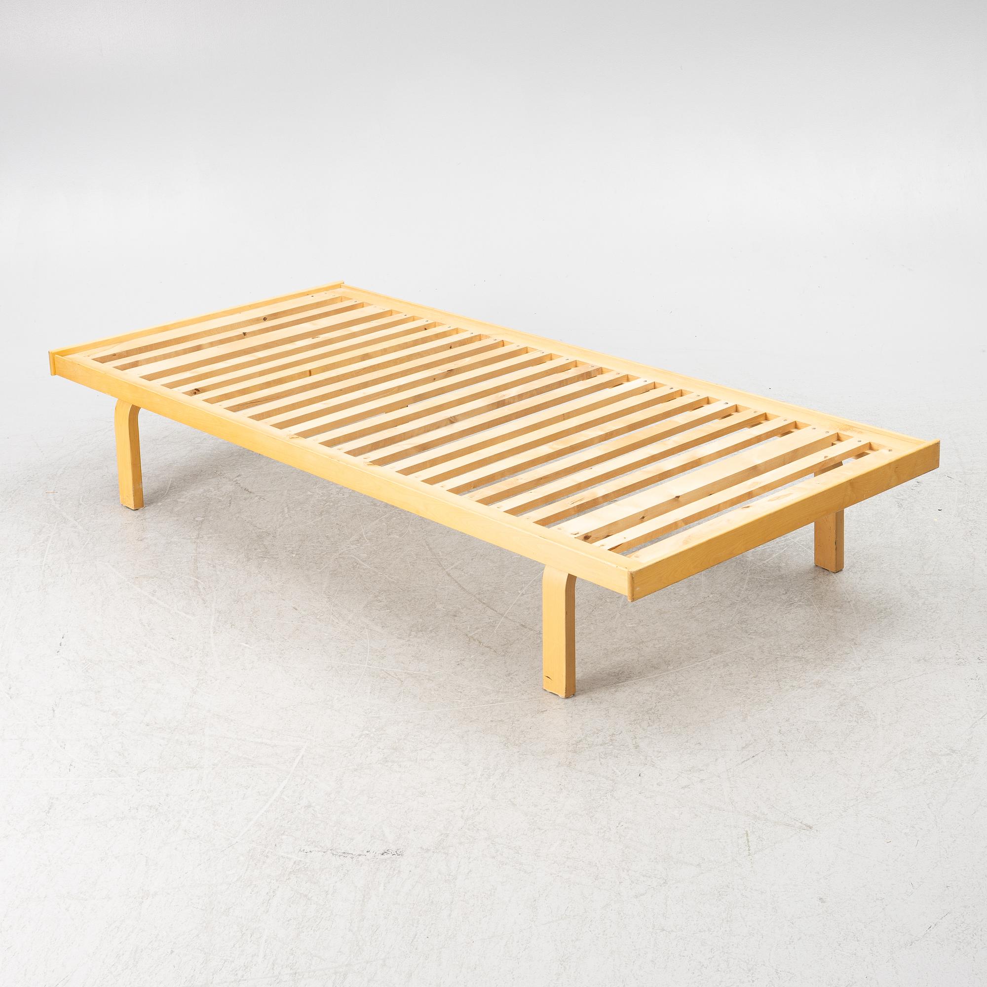 Alvar Aalto, Daybed/bed, model 710, Artek, second half of the 20th century.
