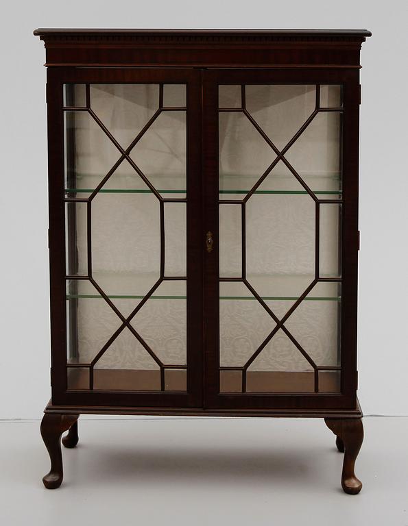 VITRINSKÅP, England, 1800-talets andra hälft.