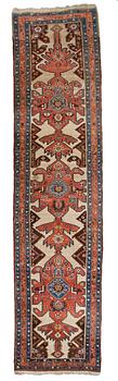 742. GALLERIMATTA. Semiantik Nordvästpersisk. 420 x 103 cm.