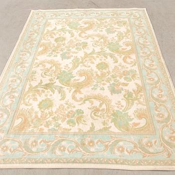 A laura Aschley carpet approx 235x165 cm.