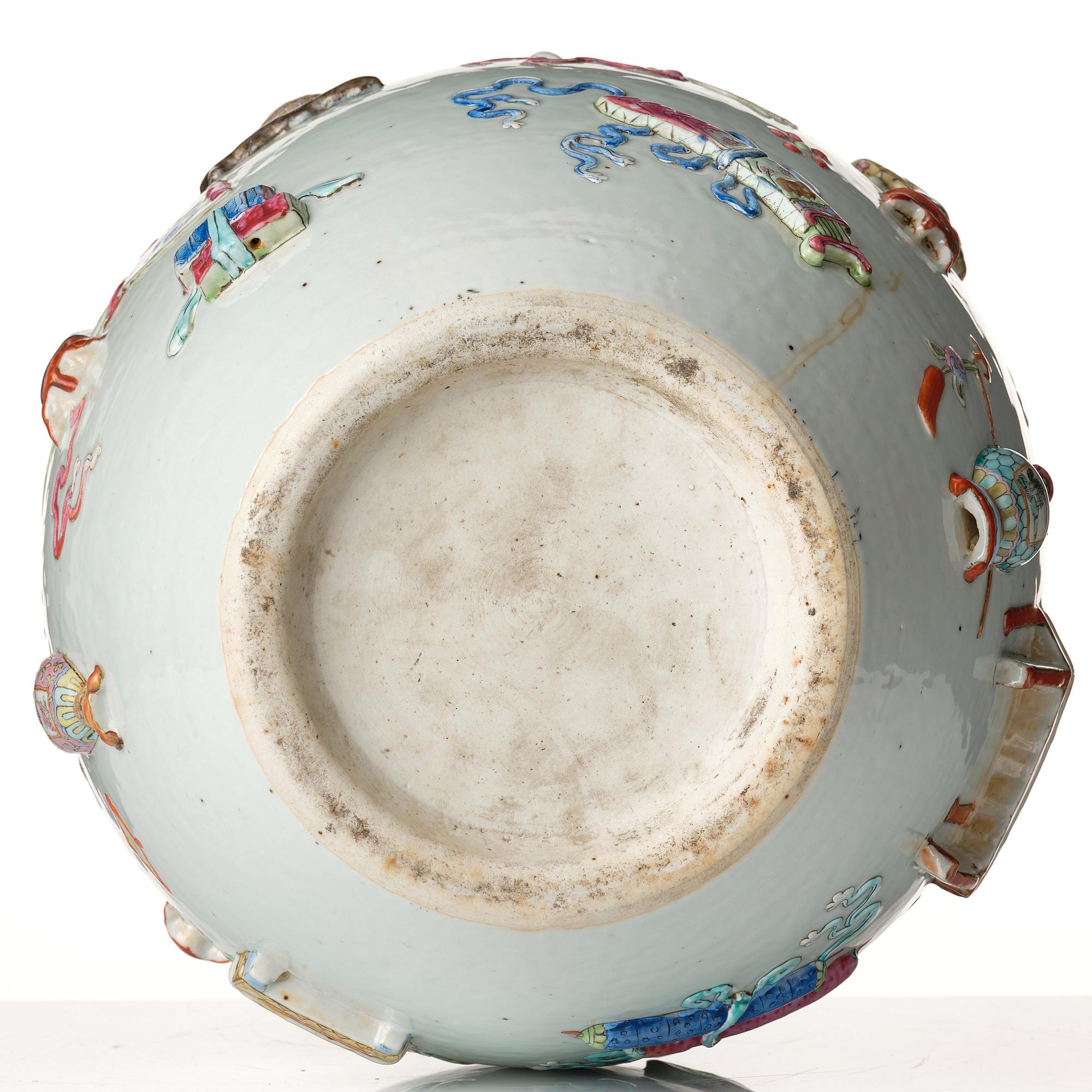 Praktvas, porslin. Qingdynastin, 1800-tal.