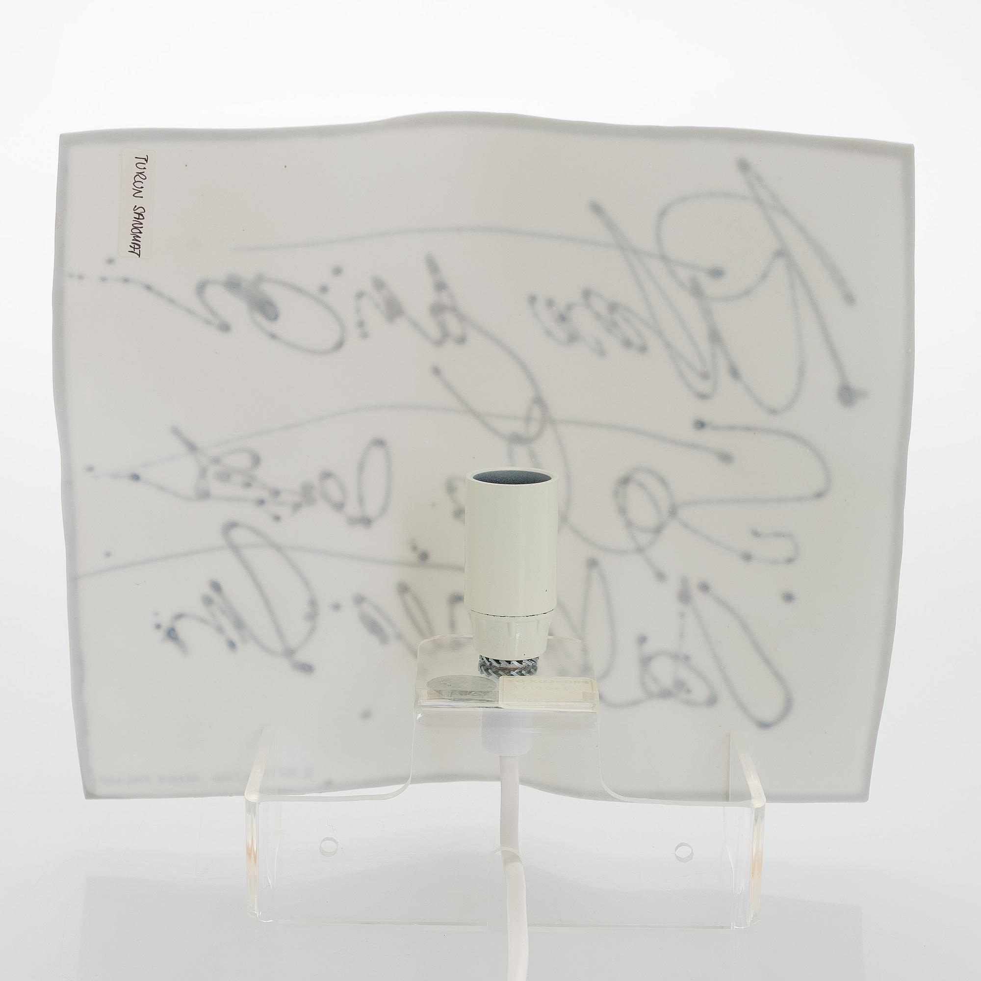 Inkeri Leivo, vägglampa, "Love letter", signerad IL 25/-90/MM Arabia Finland.