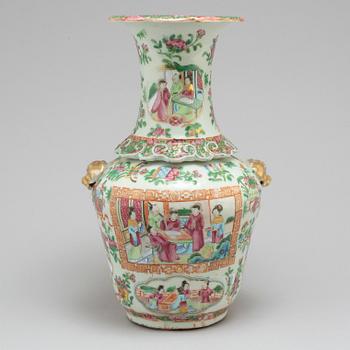 A famille rose vase, Canton, Qing dynasty, late 19th century.