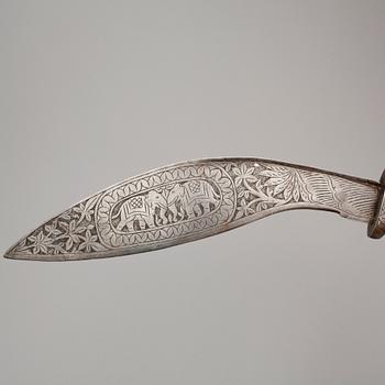 KUKRI samt YXA, indopersiska, stål, 1900-talets första hälft.