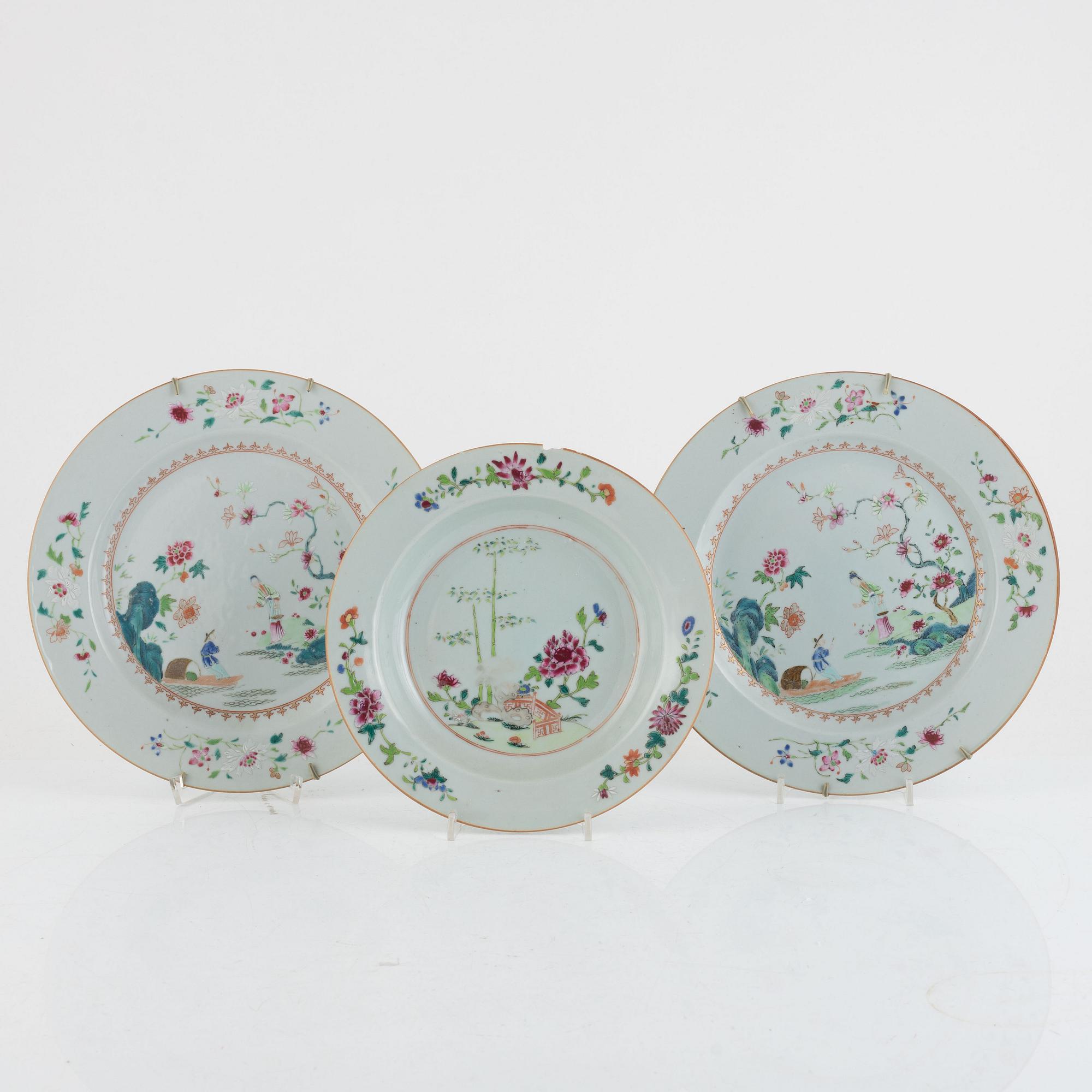 Tallrikar, 3 st, porslin, Kina, qingdynastin, 1700-tal.