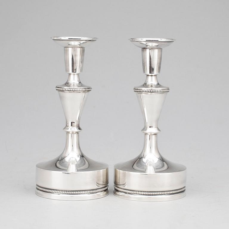 LJUSSTAKAR, ett par, silver, Mobergs Guldsmeds AB, Stockholm, empirstil, 1967. Totalvikt ca 748.