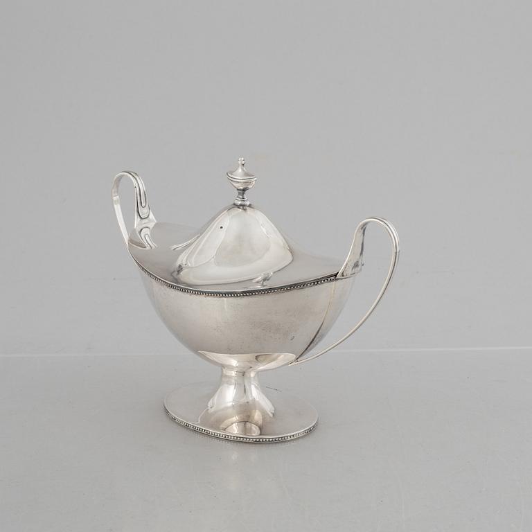 A Swedish Empire style silver sugar bowl, mark of GAB, Stockholm 1919.