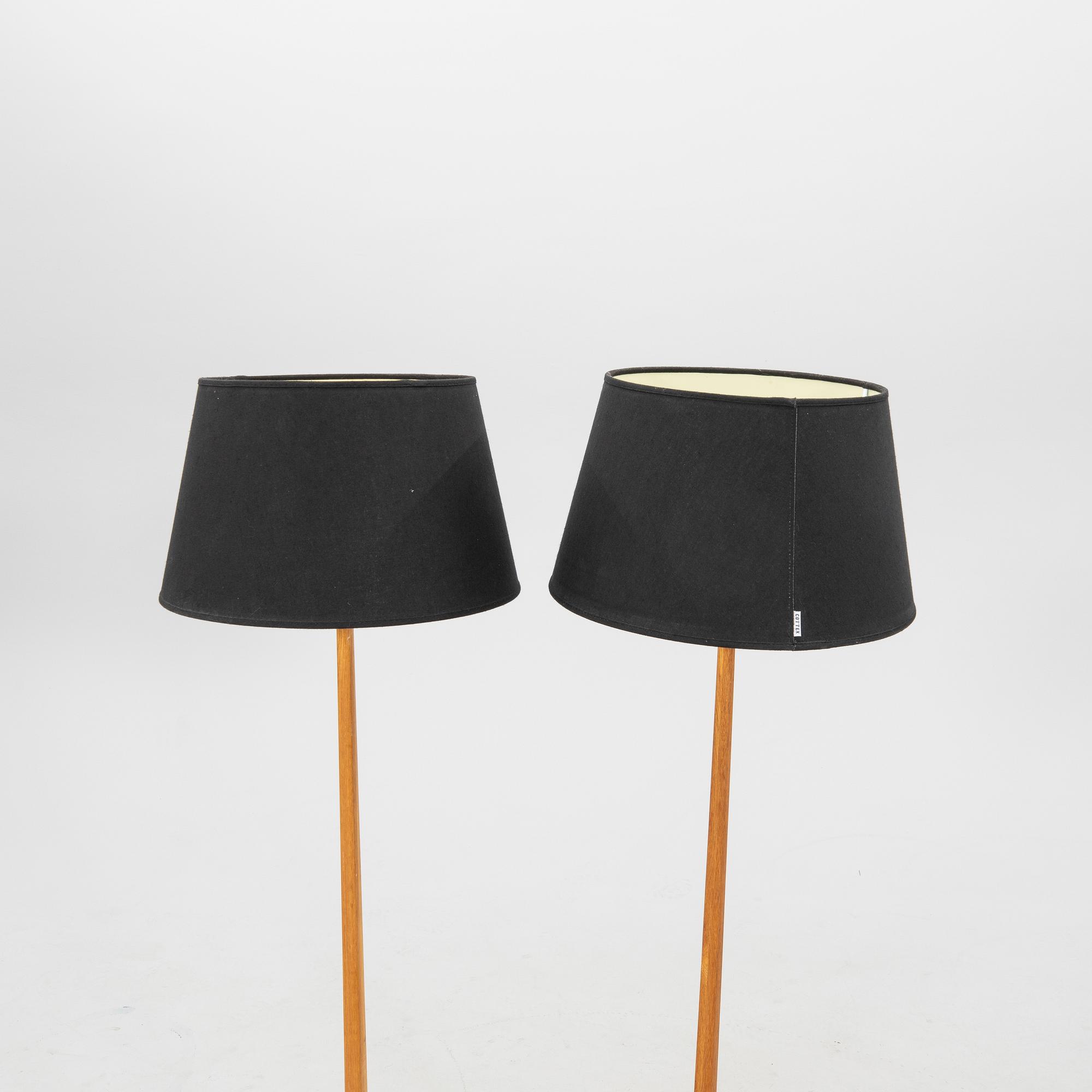 Floor lamps, a pair from the late 20th/early 21st century.