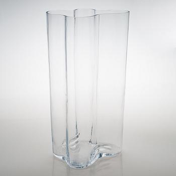 Alvar Aalto, a 21st century '0551' unsigned vase for Iittala.