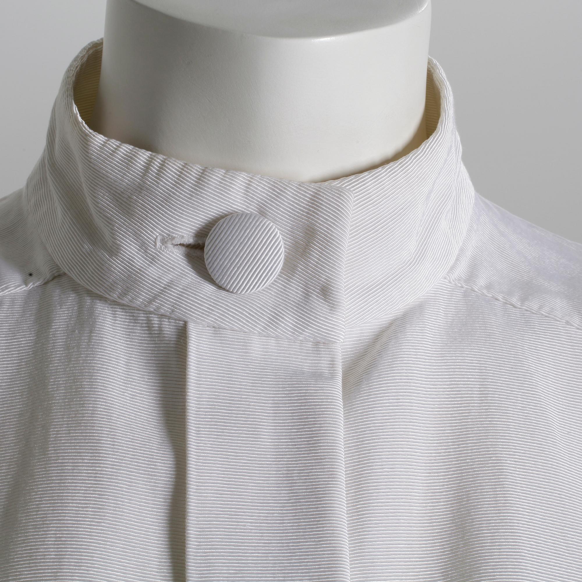 BLUS, Yves Saint Laurent.