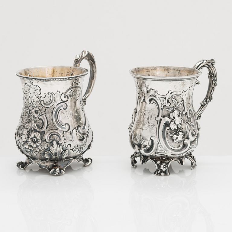Muggar, 2 st, sterlingsilver, Edward Ker Reid 1856 och Daniel & Charles Houle,1865. London, England.