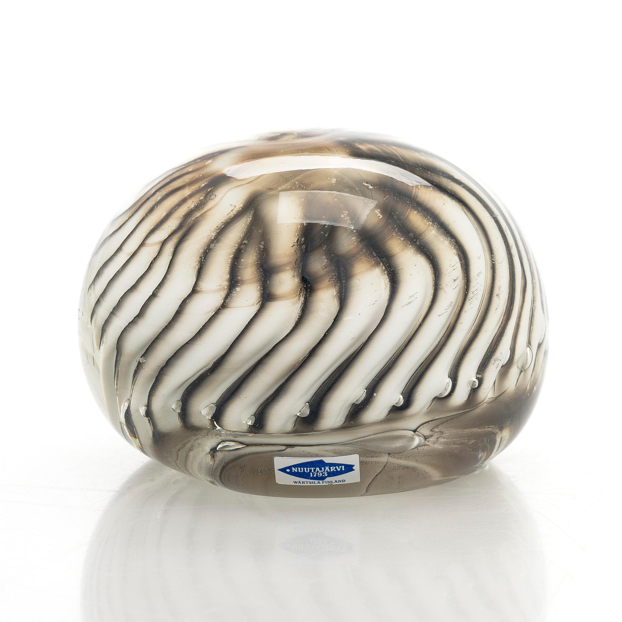 Oiva Toikka, a glass paper weight, / sculpture. signed Oiva Toikka Nuutajärvi Notsjö.
