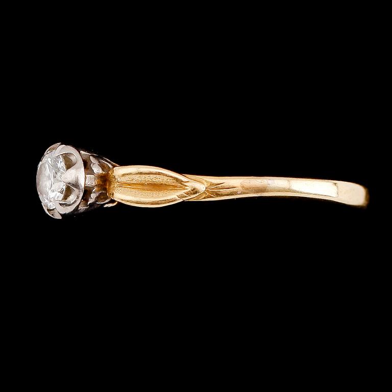RING, 18 k guld, med briljantslipad diamant ca 0.25 ct. Vikt ca 2 gram.