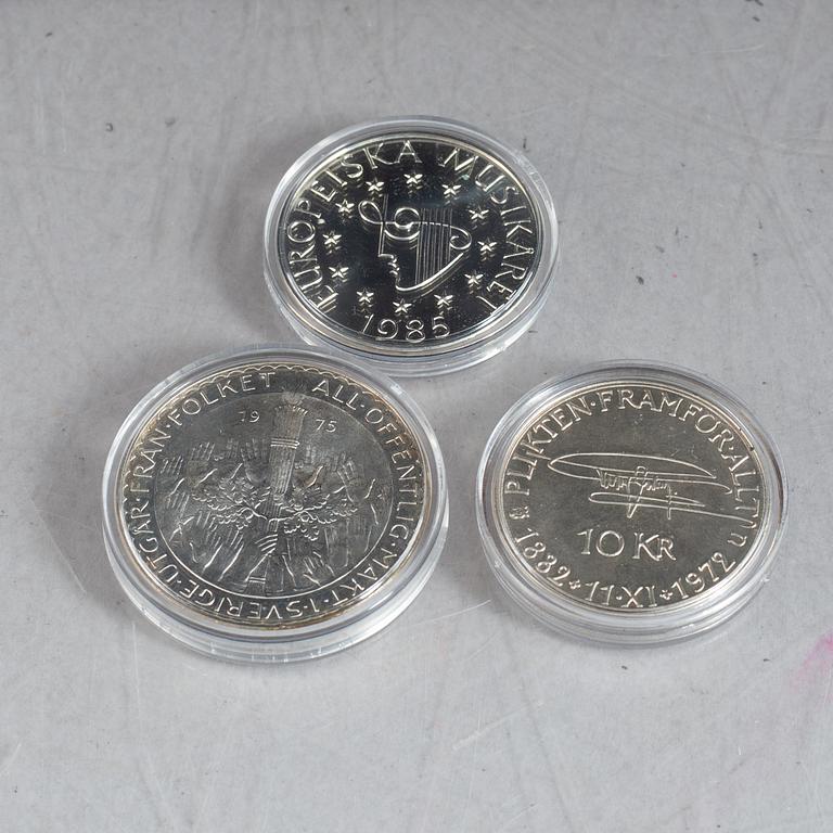 Myntsamling, minnes- och jubileumsmynt, 61 st, mestadels i silver. I tre schatull.